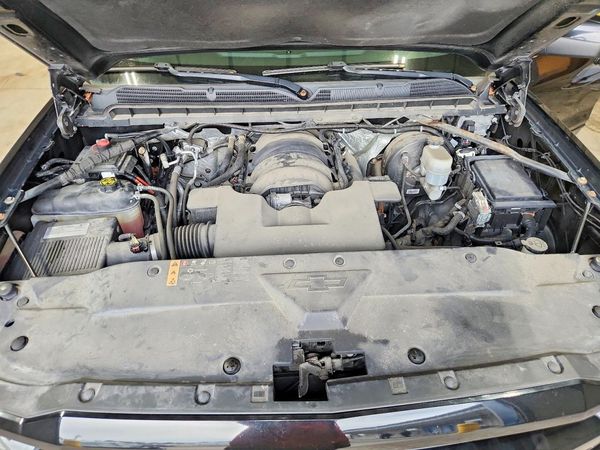 2018 CHEVROLET SILVERADO LTZ — Engine bay