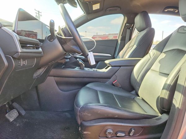 2025 CADILLAC XT4 — DENT
