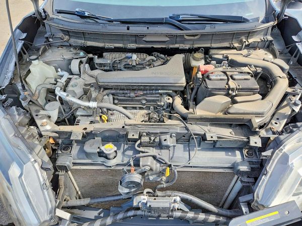2020 NISSAN ROGUE — Engine bay
