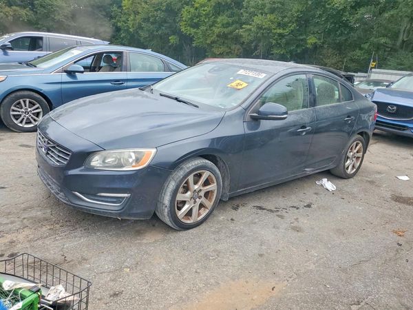 2015 VOLVO S60 Base (non R design) — Front 3/4