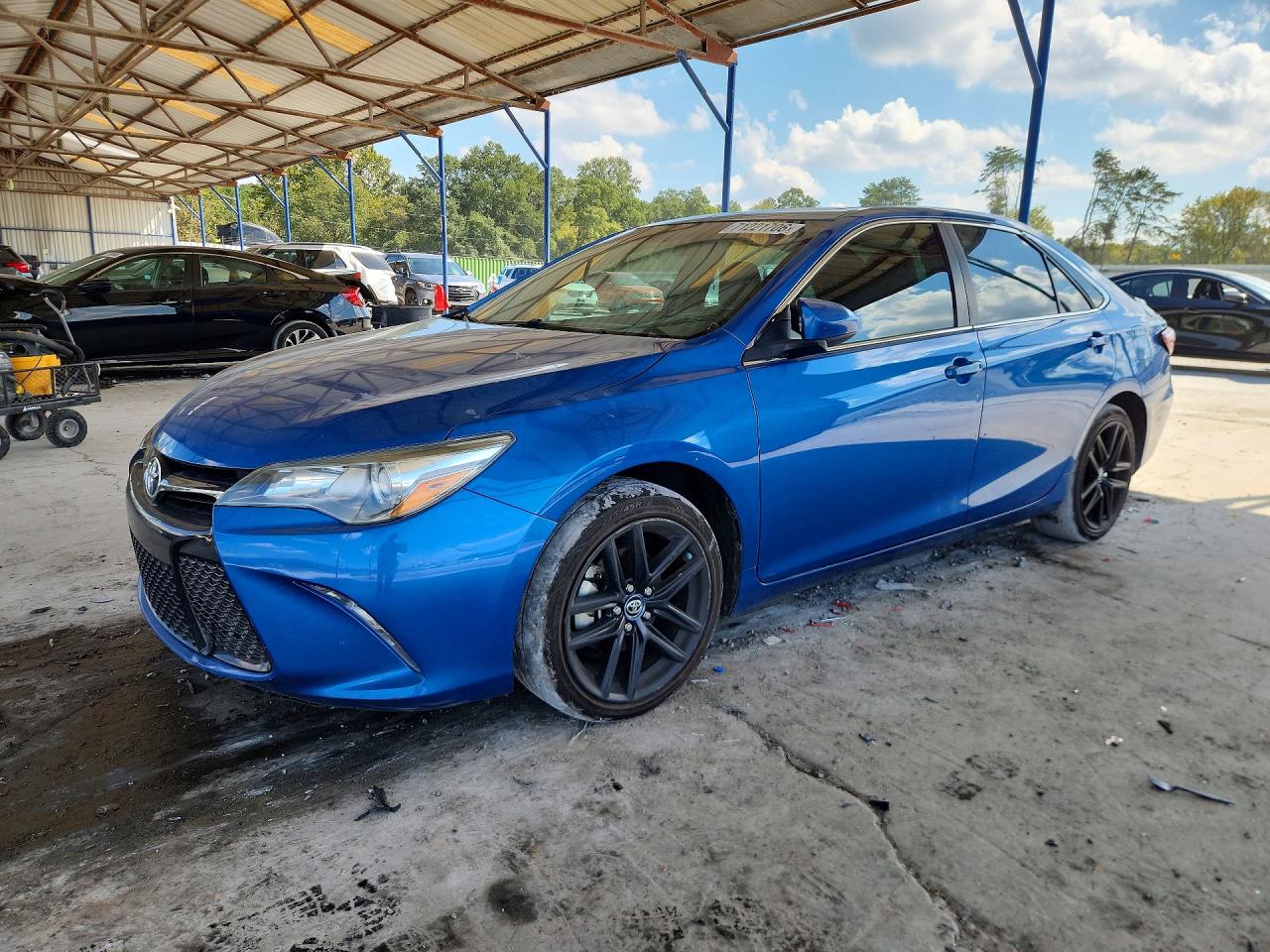 2016 TOYOTA CAMRY — Front 3/4