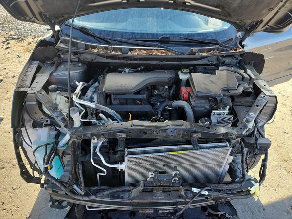 2018 NISSAN ROGUE — Engine bay