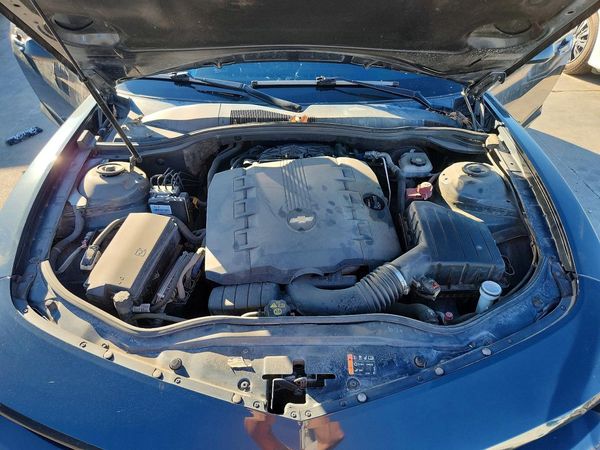 2013 CHEVROLET CAMARO 2LS — Engine bay
