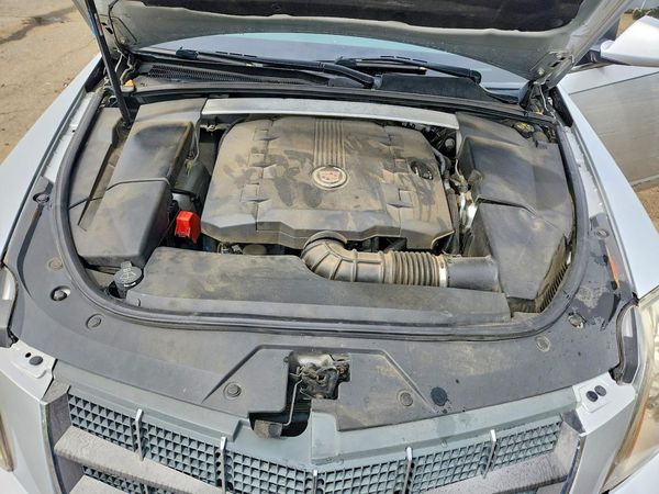 2013 CADILLAC CTS Base — Engine bay