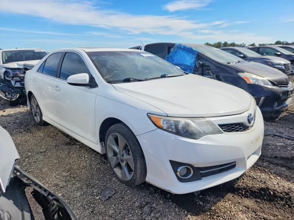 2012 TOYOTA CAMRY — Passenger 3/4