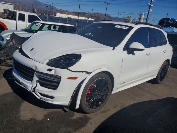 2016 PORSCHE CAYENNE — Front 3/4