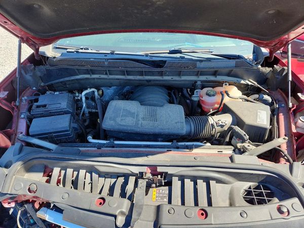 2019 CHEVROLET SILVERADO — Engine bay
