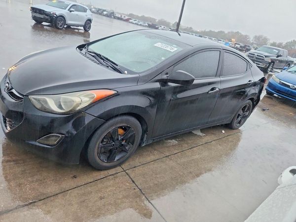 2013 HYUNDAI ELANTRA — DSFA — Front 3/4