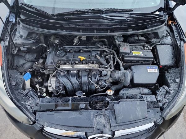 2013 HYUNDAI ELANTRA — Engine bay