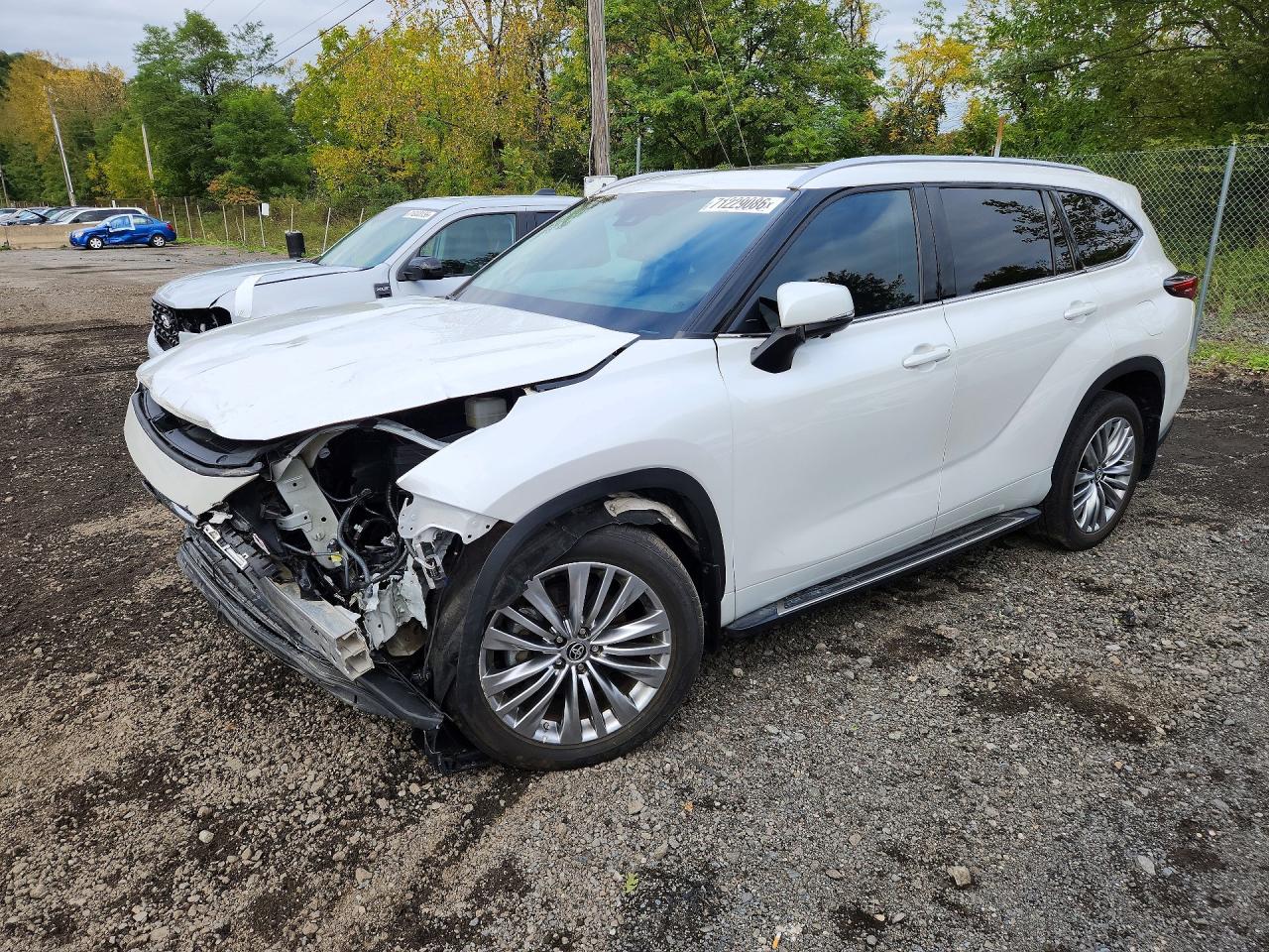 2024 TOYOTA HIGHLANDER — Front 3/4