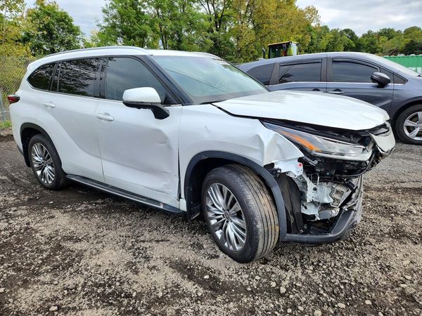2024 TOYOTA HIGHLANDER — Passenger 3/4