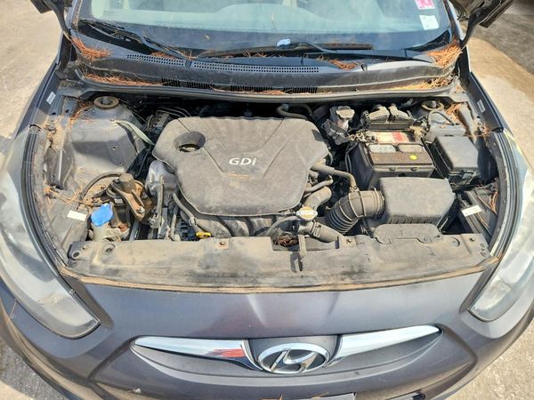 2012 HYUNDAI ACCENT GL (Middle-low grade) — Engine bay