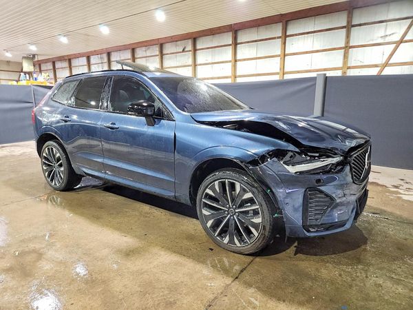 2026 VOLVO XC60 Ultra Dark — Passenger 3/4