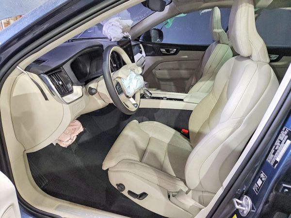 2026 VOLVO XC60 Ultra Dark — DENT