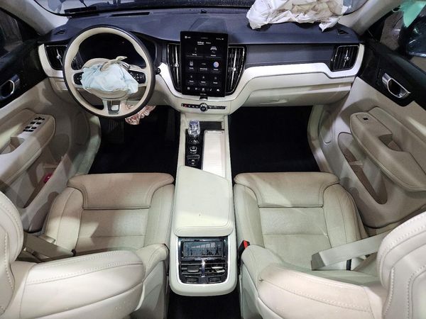 2026 VOLVO XC60 Ultra Dark — CKPT