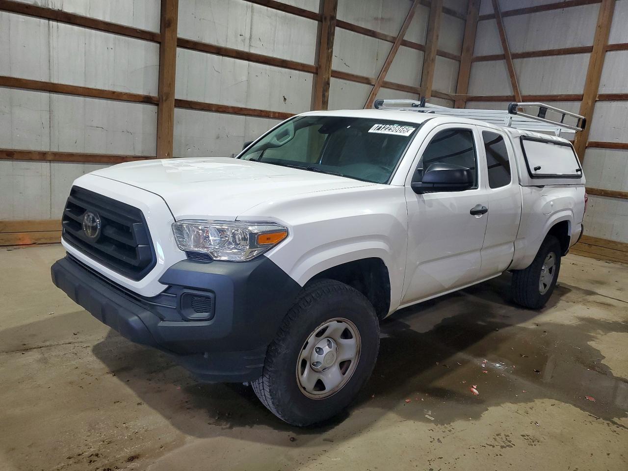 2022 TOYOTA TACOMA SR5 — Front 3/4