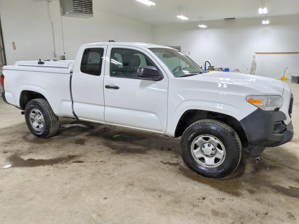 2022 TOYOTA TACOMA SR5 — Passenger 3/4
