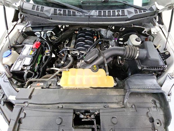 2018 FORD F150 — Engine bay