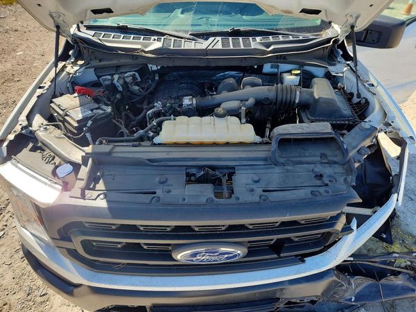 2022 FORD F150 SuperCab — Engine bay