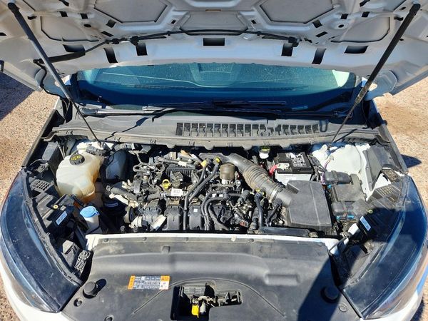 2022 FORD EDGE SEL — Engine bay