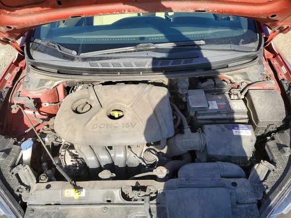 2012 HYUNDAI ELANTRA GLS(Middle grade) — Engine bay