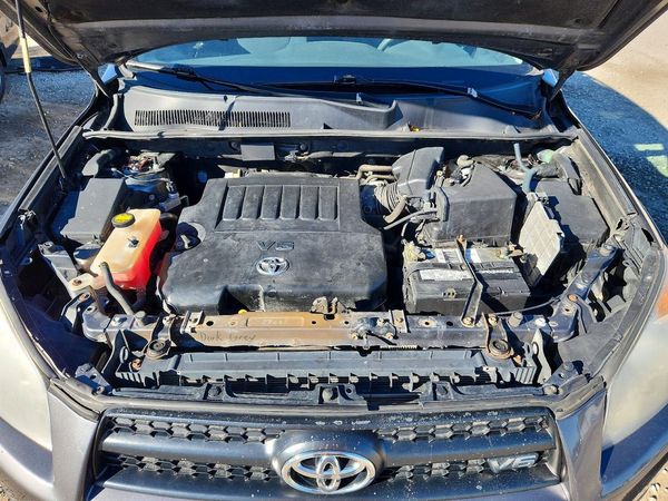 2012 TOYOTA RAV4 Sports — Engine bay