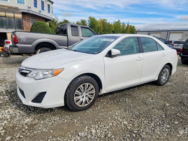 2013 TOYOTA CAMRY — Front 3/4