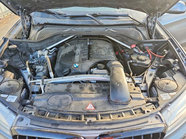 2015 BMW X5 xDrive35i — Engine bay