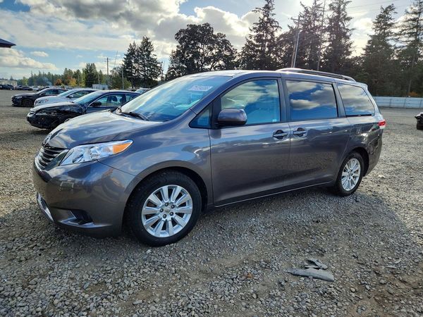 2014 TOYOTA SIENNA — DSFA — Front 3/4
