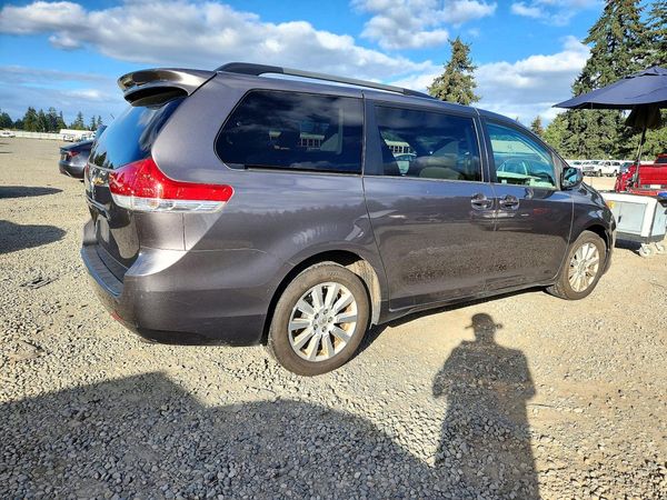 2014 TOYOTA SIENNA — PSRA