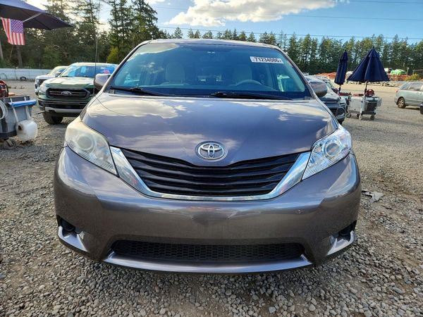2014 TOYOTA SIENNA — DIRF