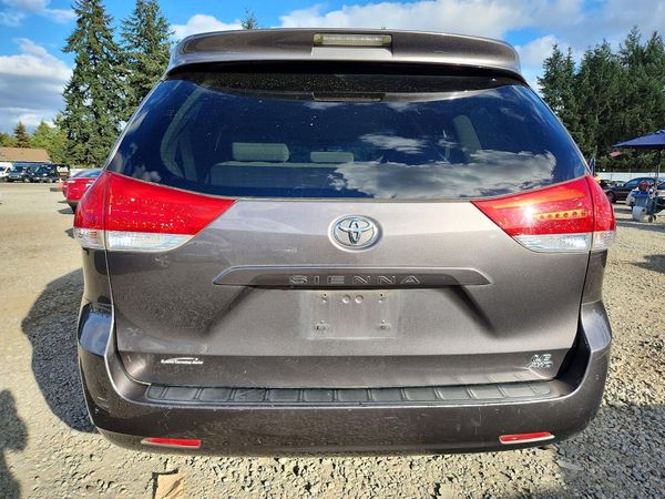 2014 TOYOTA SIENNA — DIRR