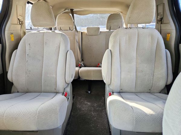 2014 TOYOTA SIENNA — SUVN