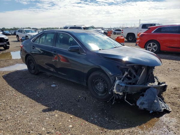 2015 TOYOTA CAMRY — Passenger 3/4