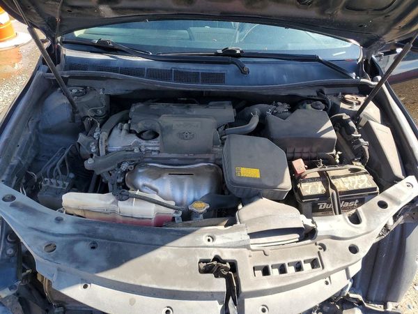 2015 TOYOTA CAMRY — Engine bay
