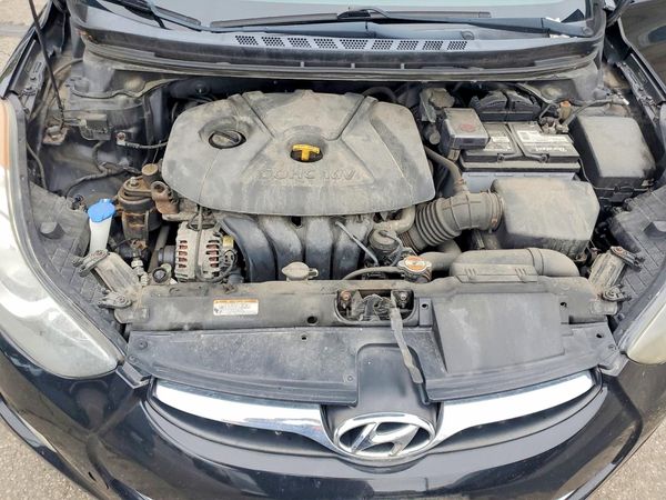 2012 HYUNDAI ELANTRA GLS(Middle grade) — Engine bay