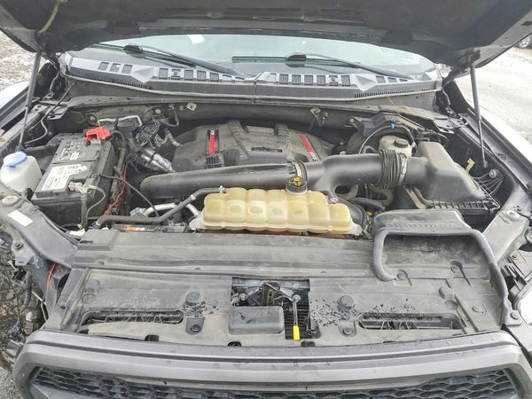 2019 FORD F150 Super Crew - Raptor — Engine bay