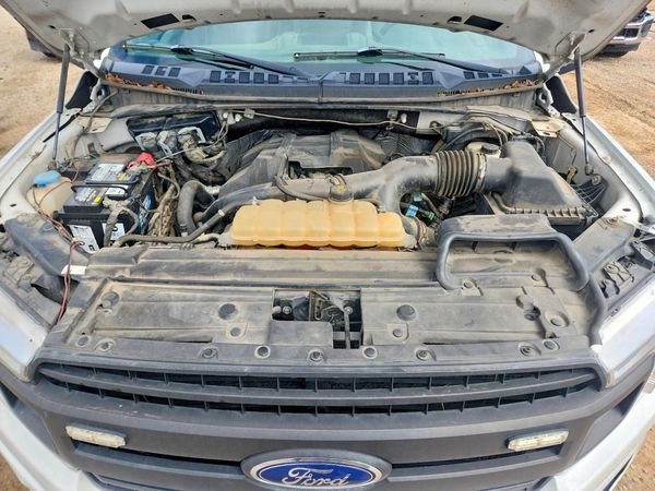 2018 FORD F150 — Engine bay
