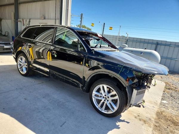 2025 AUDI Q7 quattro Premium Plus — Passenger 3/4