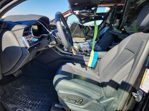 2025 AUDI Q7 quattro Premium Plus — DENT