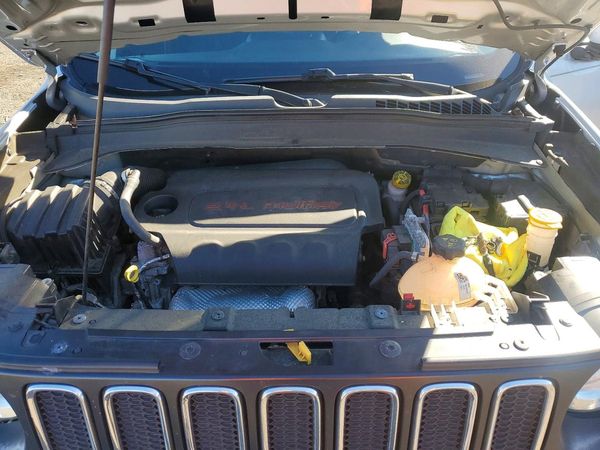 2015 JEEP RENEGADE — Engine bay