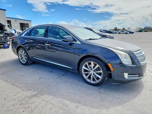 2013 CADILLAC XTS Platinum — Passenger 3/4