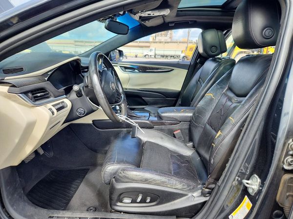 2013 CADILLAC XTS Platinum — DENT