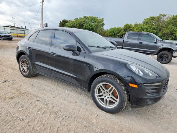 2017 PORSCHE MACAN — Passenger 3/4