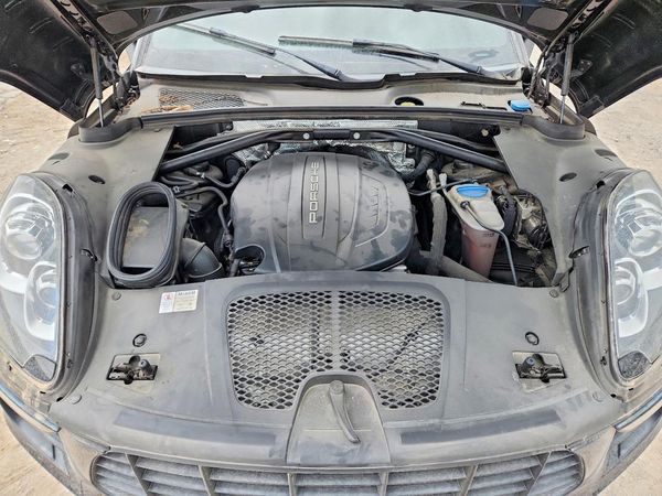 2017 PORSCHE MACAN — Engine bay