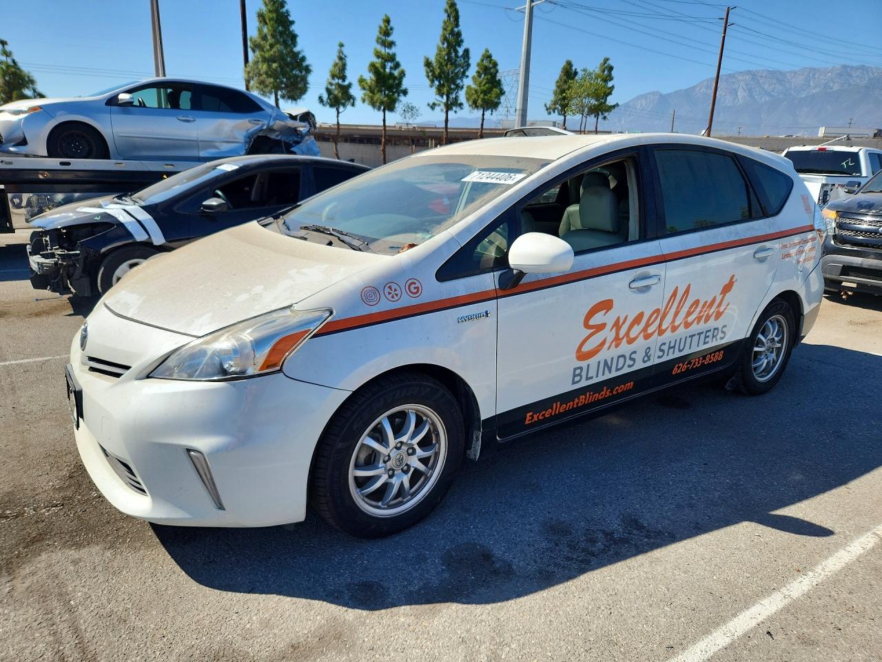 2012 TOYOTA PRIUS V TW — Front 3/4