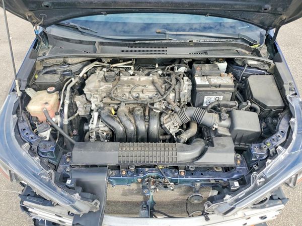 2020 TOYOTA COROLLA LE — Engine bay