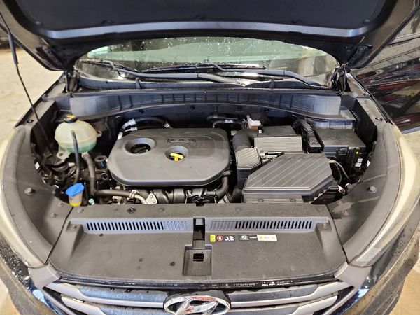 2016 HYUNDAI TUCSON — Engine bay