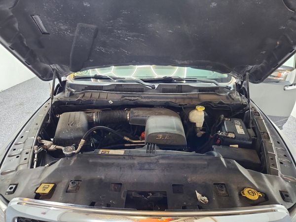 2018 RAM 1500 SLT — Engine bay
