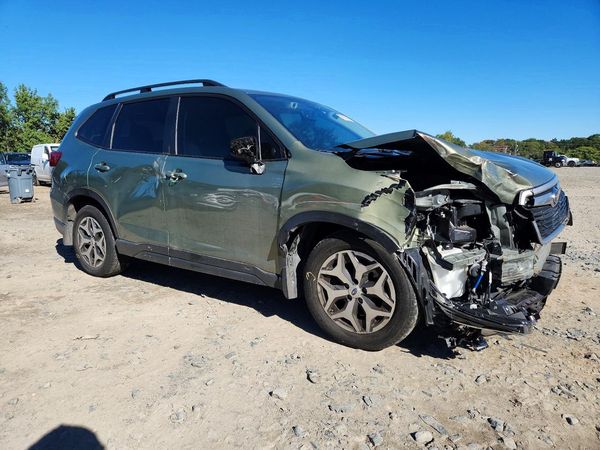 2021 SUBARU FORESTER Premium — Passenger 3/4